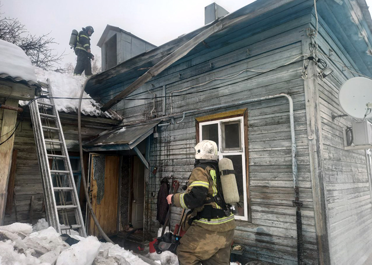 В Вольске от газовой колонки загорелись стена на кухне и потолок