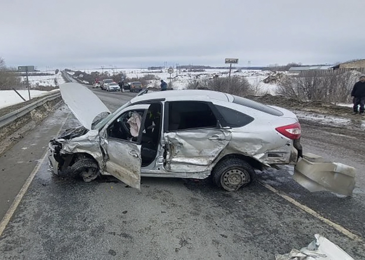 В Вольском районе автоледи на «Солярисе» врезалась в «Гранту»