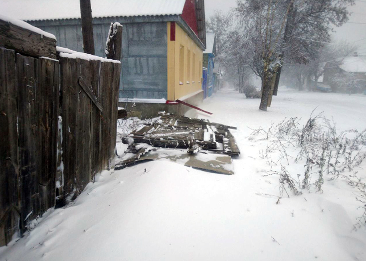 Вольск замело после обильного снегопада