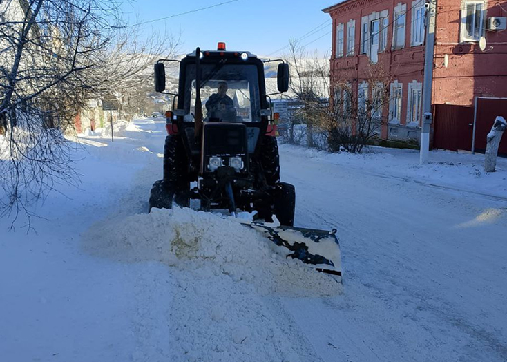 Глава Вольского района призвал объединить усилия для уборки снега