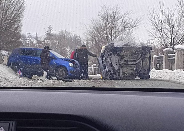 В Вольске лихач совершил ДТП и перевернул машину автоледи