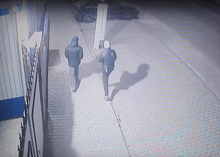 В Вольске подростки забрасывают петардами частные дома