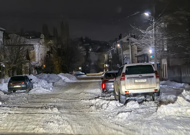 Водителей просят убрать машины для уборки снега в центре Вольска
