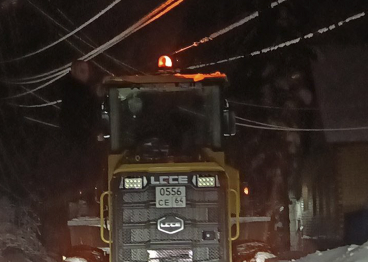 Жители Вольска напуганы обвисшими и заледеневшими проводами