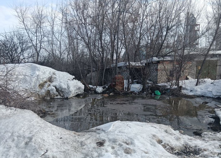 Из-за постоянных прорывов в Вольске продолжает расти новое озеро