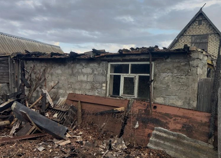 В Вольском районе у бани сгорела крыша