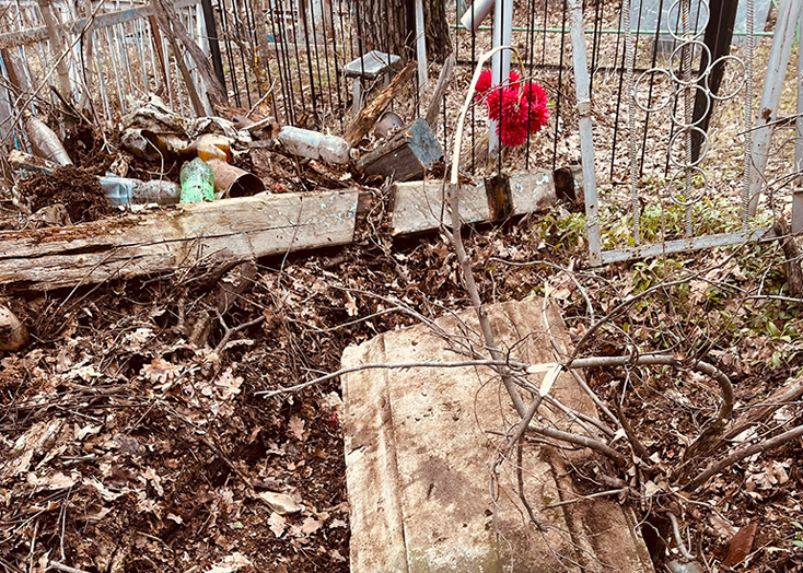 Жителей Вольска призвали не заваливать мусором чужие захоронения