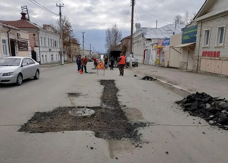 Глава обратился к водителям и пешеходам в связи с ямочным ремонтом в Вольске