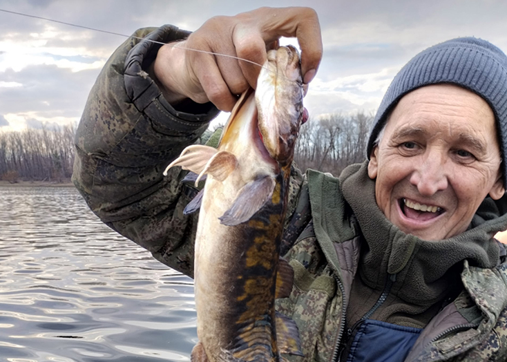 Вольский рыбак подсмотрел у Палыча, куда целовать рыбу