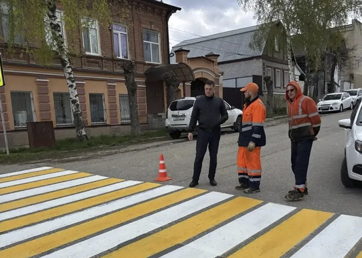 Кучер проверил в Вольске «зебры» и не говорит о затонувшем катере