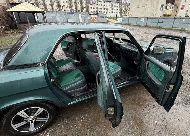 В Вольске выставили на продажу «Волгу» с двигателем Сhrysler