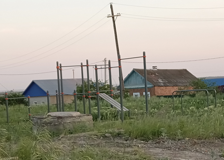 В Вольске заросла бурьяном спортивная площадка от Татаринова