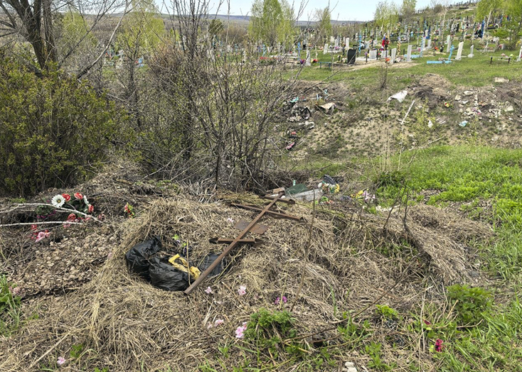Жители возмутились бардаком на кладбище Вольска
