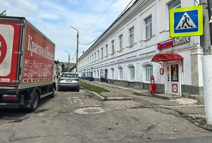 В Вольске покупатель подобрал 5 тысяч в «Красном и белом» и попал под статью