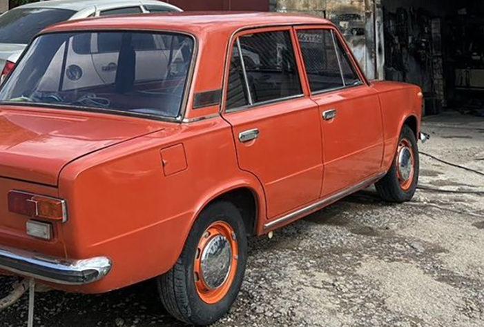 Жители Вольска пытаются продать советские автомобили из 80-х