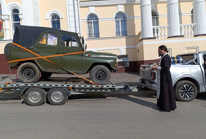 Жители Вольска купили для фронта 16 автомобилей