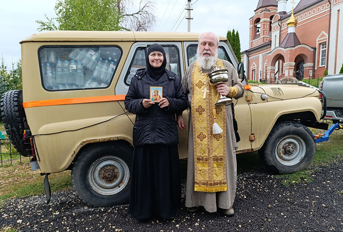 Жители Вольского района подарили фронту 17-й автомобиль