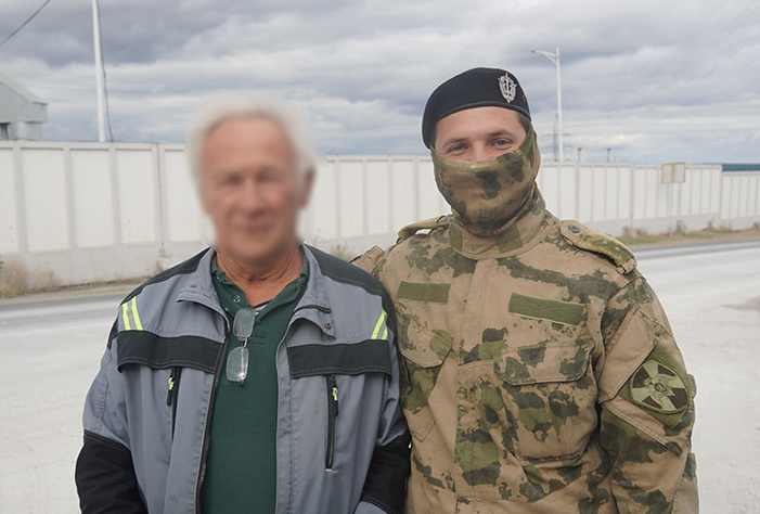 Омоновец первым пришел на помощь попавшему в ДТП пенсионеру в Вольском районе