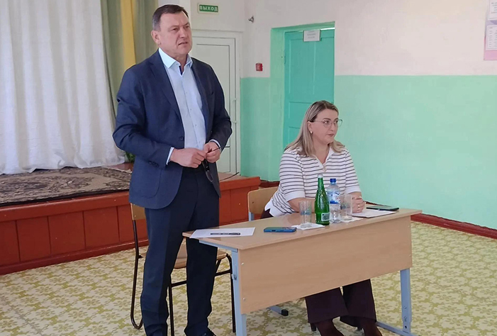 Глава призвал внедрять в селах Вольского района ландшафтный дизайн и флористику