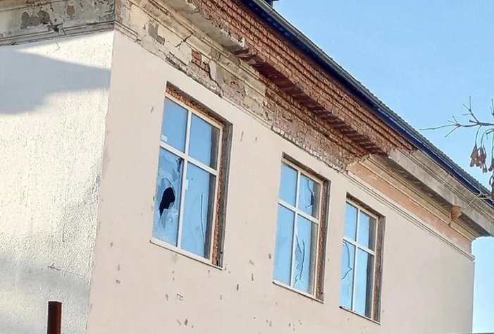 В Вольске выбили стекла в клубе Талалихина