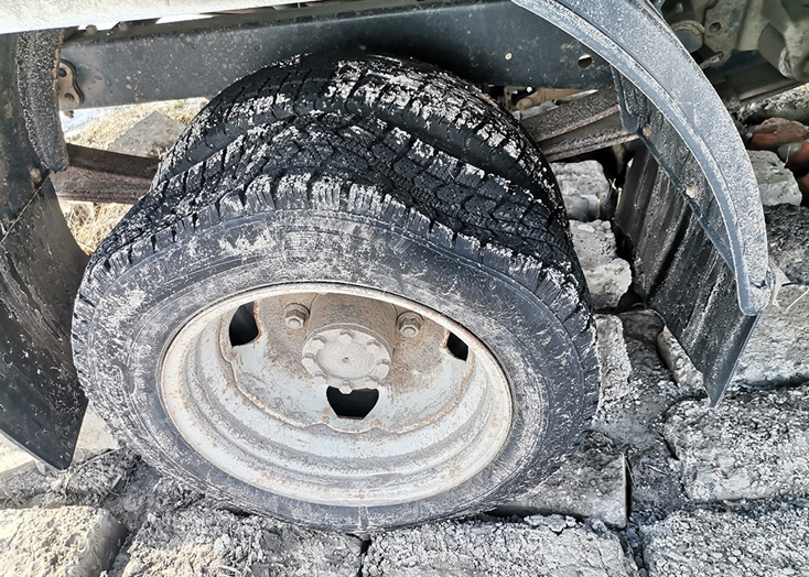 В Вольске после зимы водители на дорогах разбивают колеса