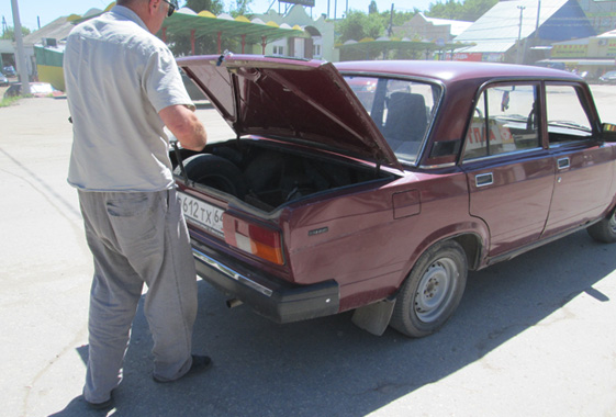 В Вольске «Нива» столкнулась с автомобилем теплосети