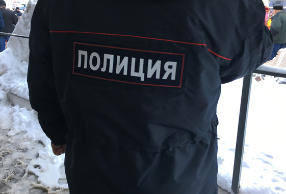 Жителя Вольска задержали с патроном и порохом в кармане