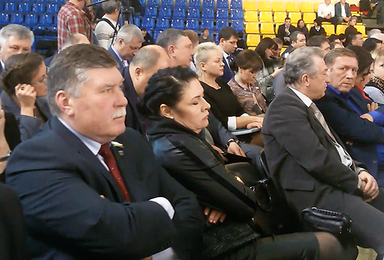 Депутат Дужникова уснула на докладе губернатора Радаева