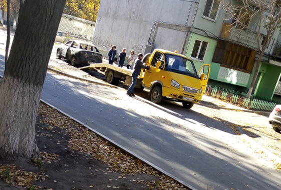 В Вольске ночью подожгли две иномарки