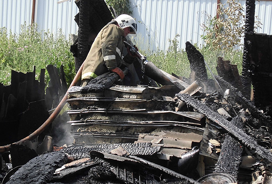 В Вольске ночью сгорели 16 сараев