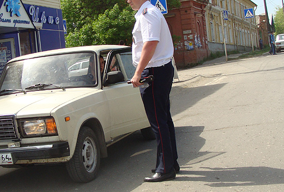 В Вольске полицейские начали охоту на должников