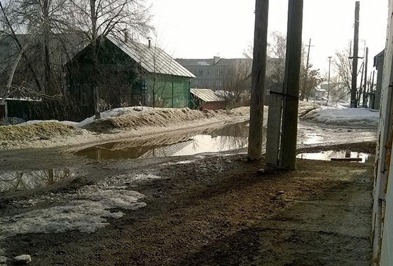 Жители Вольска пожаловались на затопленную улицу