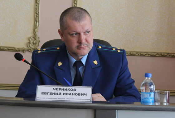 Вольский прокурор отчитал главу района за налоги