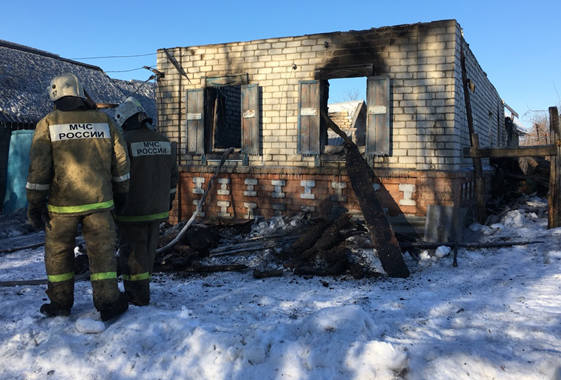 В крещенские морозы на пожаре под Вольском сгорела женщина