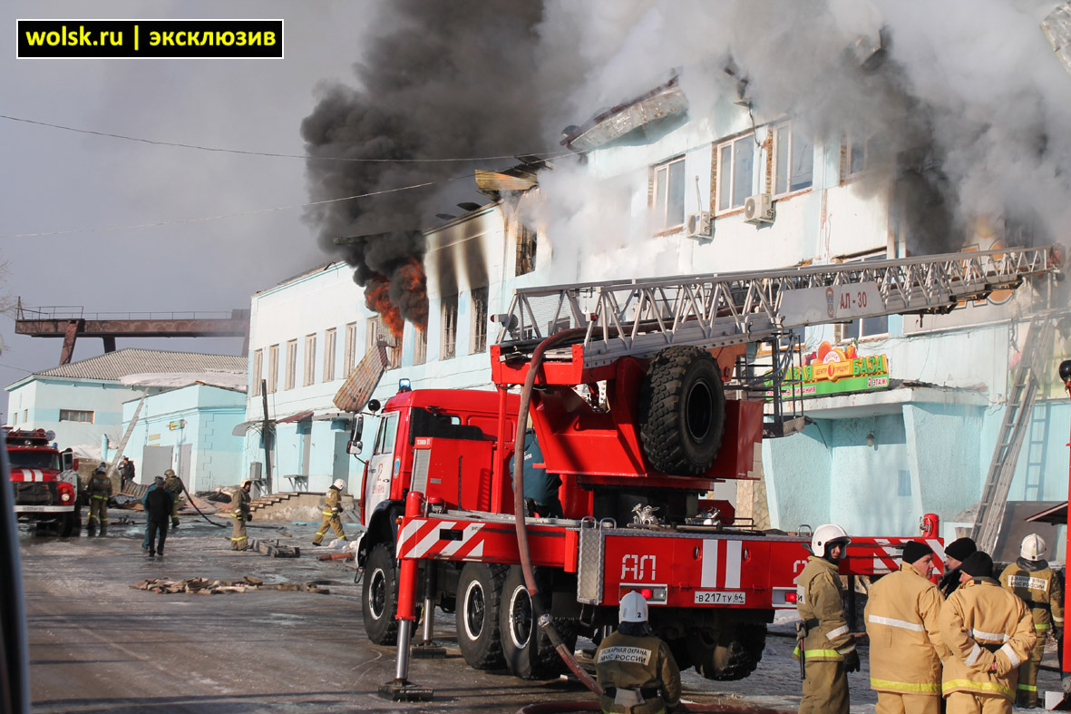 Пожар на оптовой базе в Вольске начался после ухода уборщицы (фото)