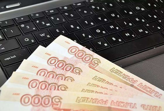 После избиения внук лишил 85-летнюю бабушку ноутбука и 46 тысяч рублей
