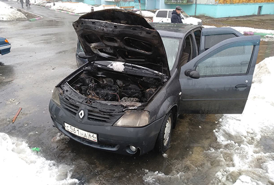 В Вольске загорелась иномарка, которую тесть доверил зятю