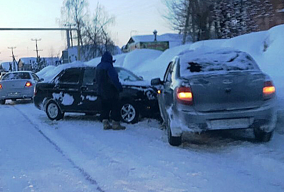 В Вольске после столкновения участники ДТП устроили драку